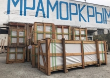 Поступление желтого гранита на склад в Ялте